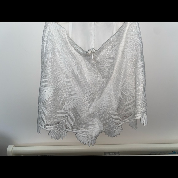 Express white embroidery romper size 0 - Picture 6 of 7